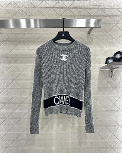 Vertical pit knitted pullover sweater