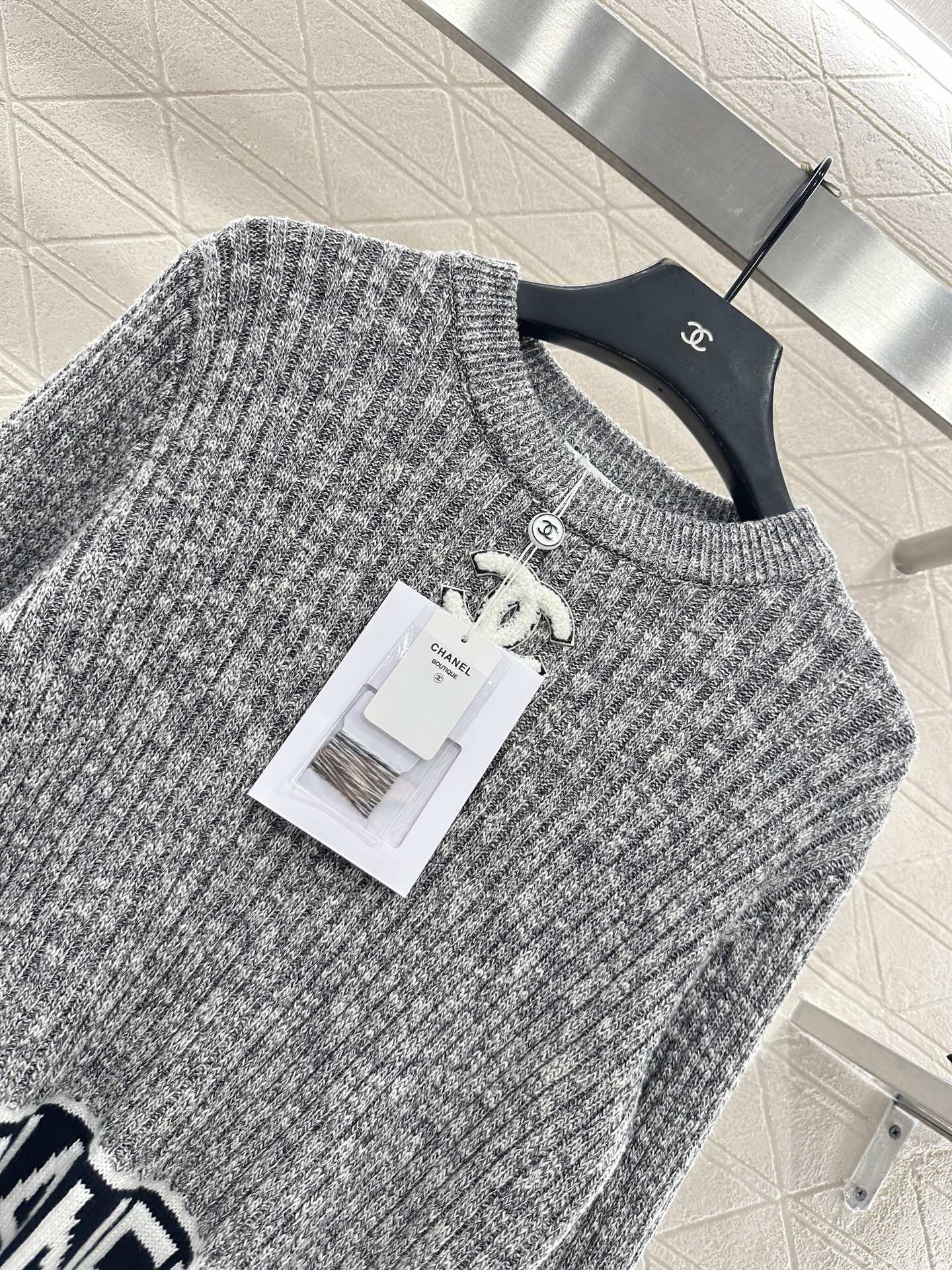 Vertical pit knitted pullover sweater