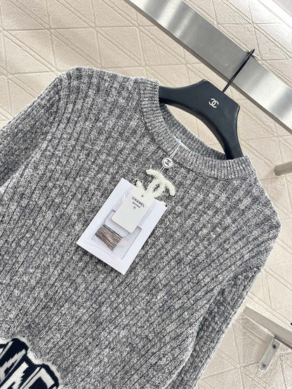 Vertical pit knitted pullover sweater