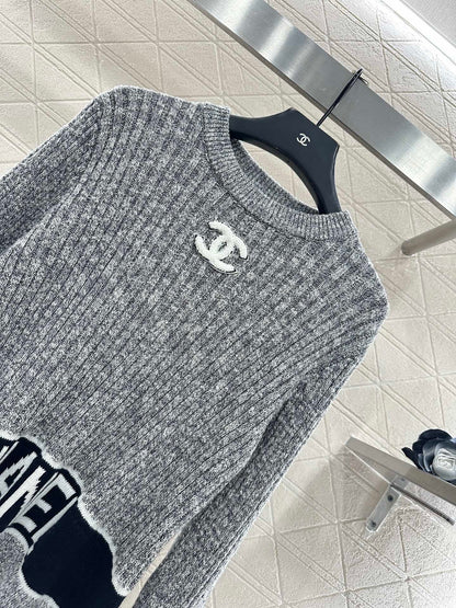 Vertical pit knitted pullover sweater