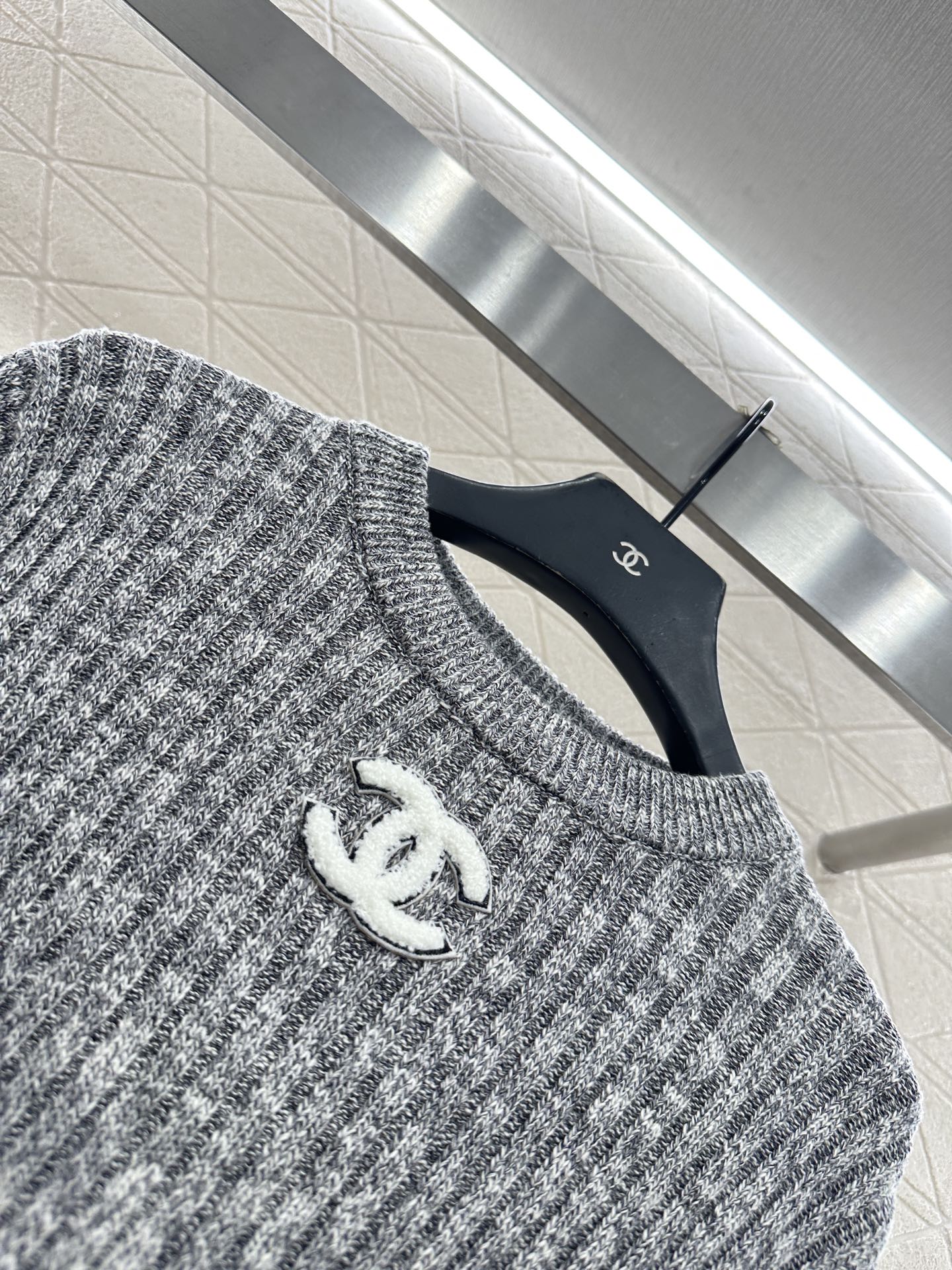 Vertical pit knitted pullover sweater