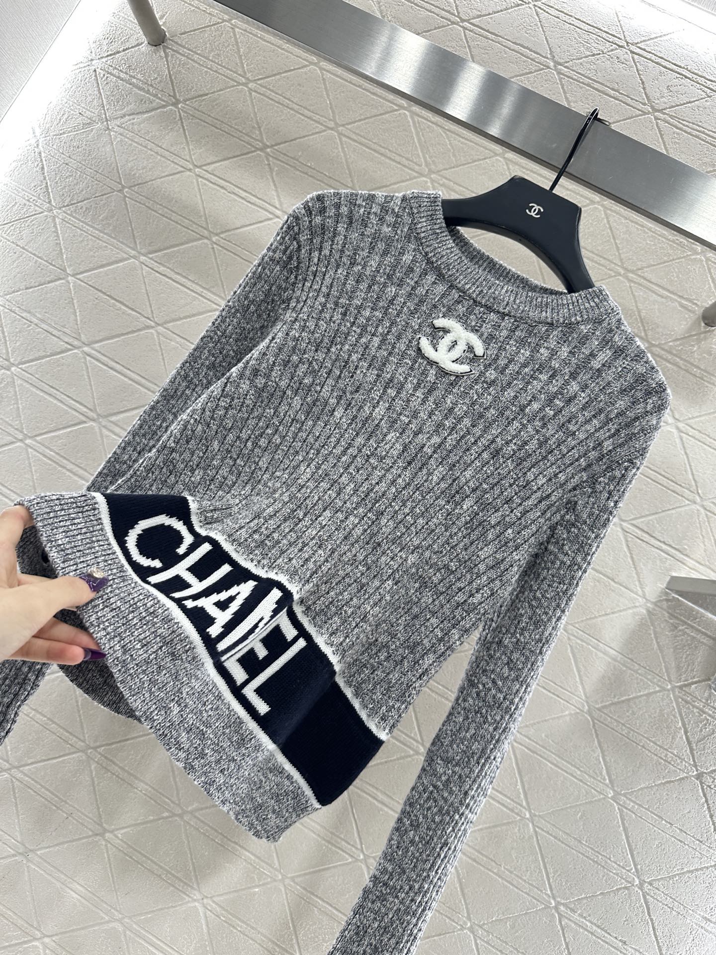 Vertical pit knitted pullover sweater