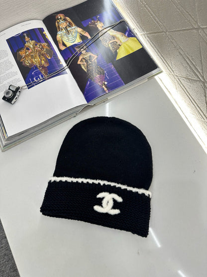 Double C logo cashmere knitted hat