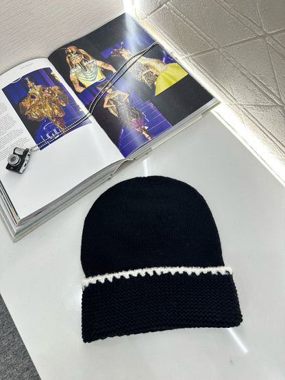 Double C logo cashmere knitted hat