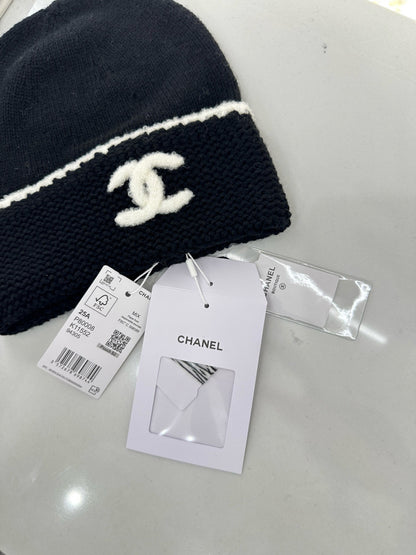 Double C logo cashmere knitted hat