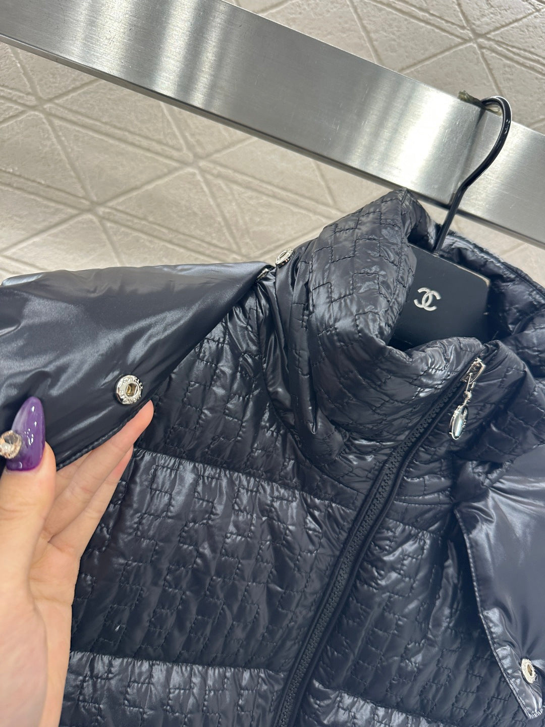 Detachable hooded down jacket