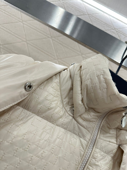 Detachable hooded down jacket