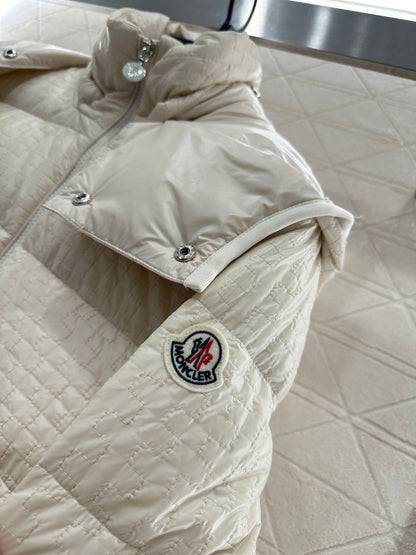 Detachable hooded down jacket