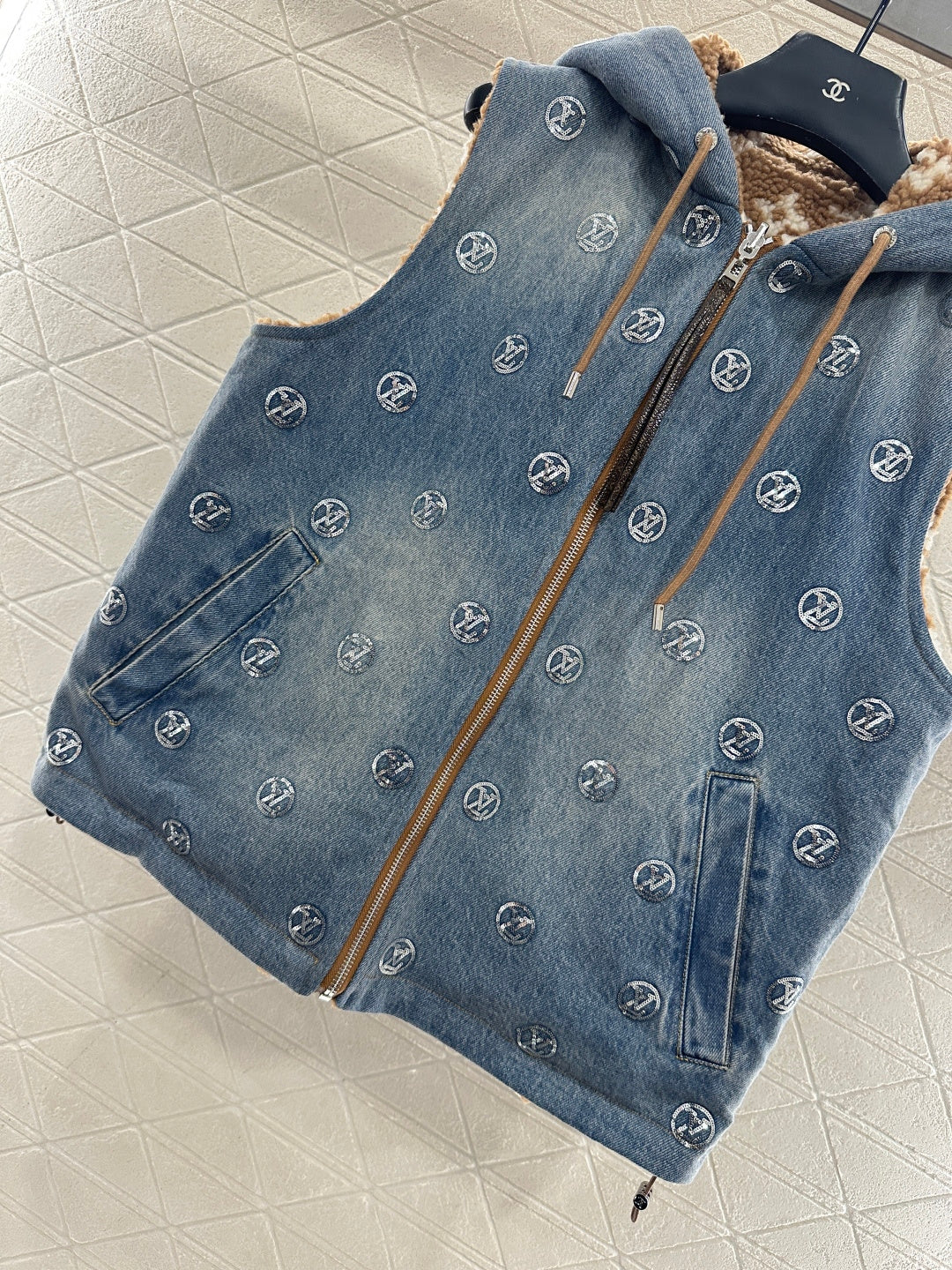 Wearing a hooded teddy lamb vest on both sides