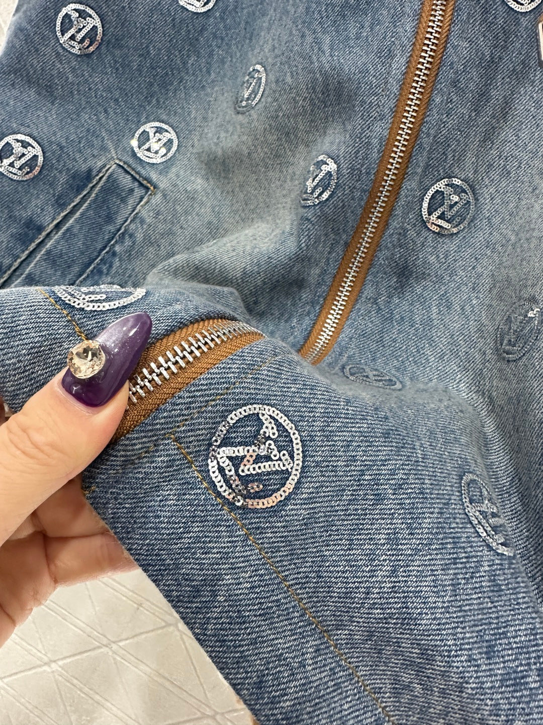 Wearing a hooded teddy lamb vest on both sides