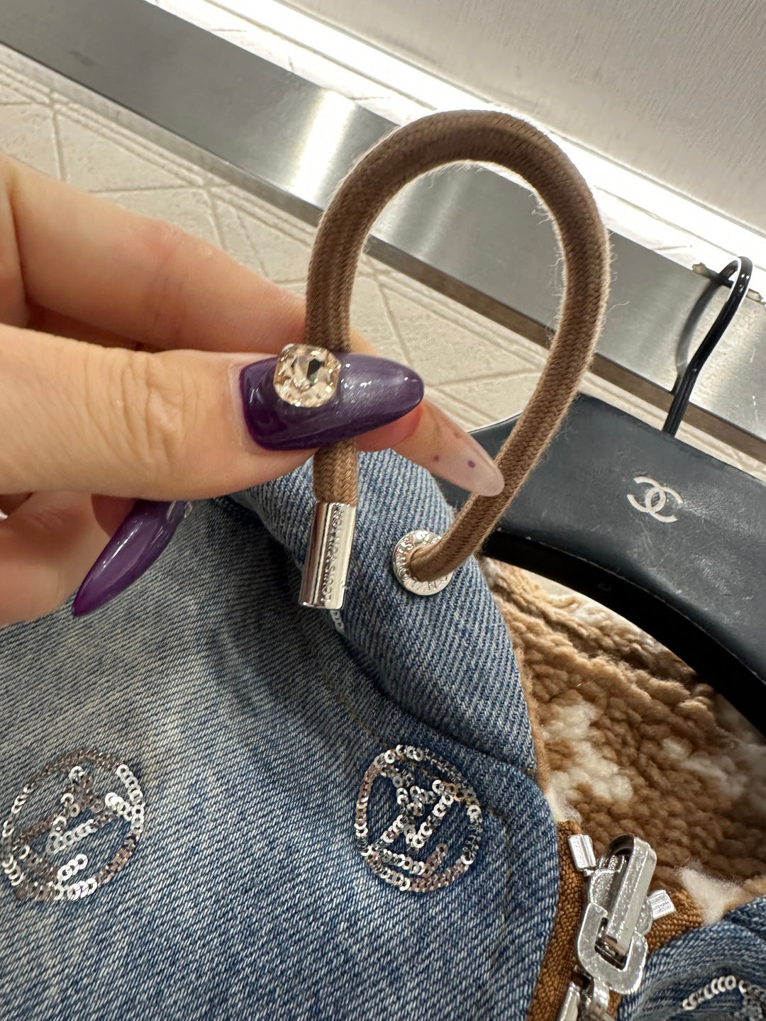 Wearing a hooded teddy lamb vest on both sides