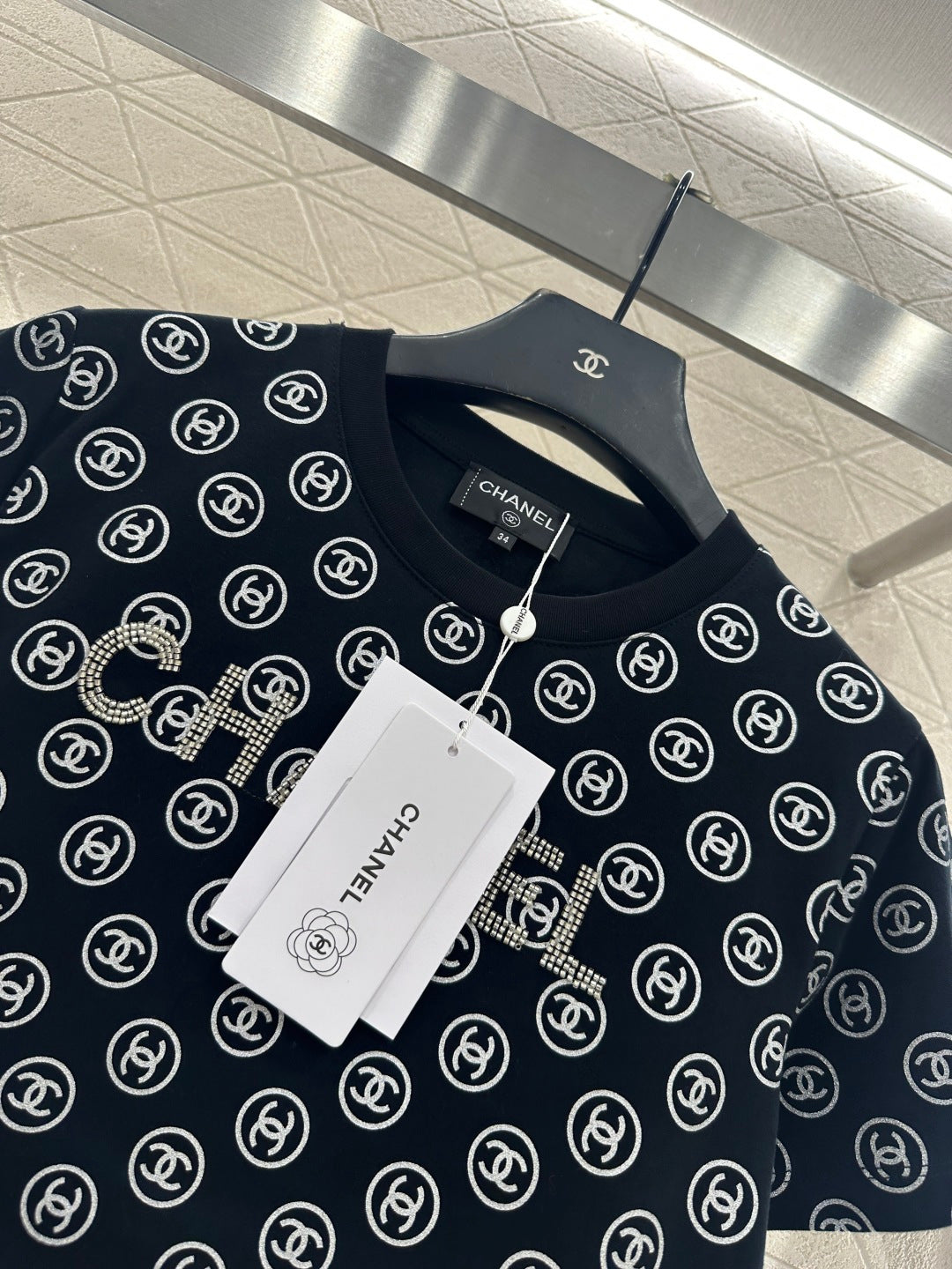 Round neck printed bead binding 𝑇𝑒𝑒