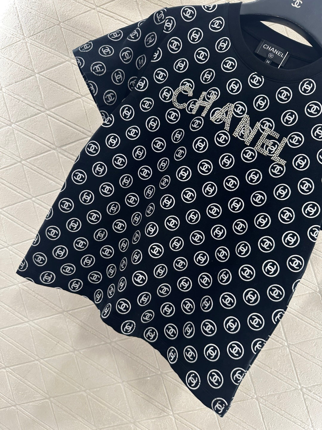 Round neck printed bead binding 𝑇𝑒𝑒