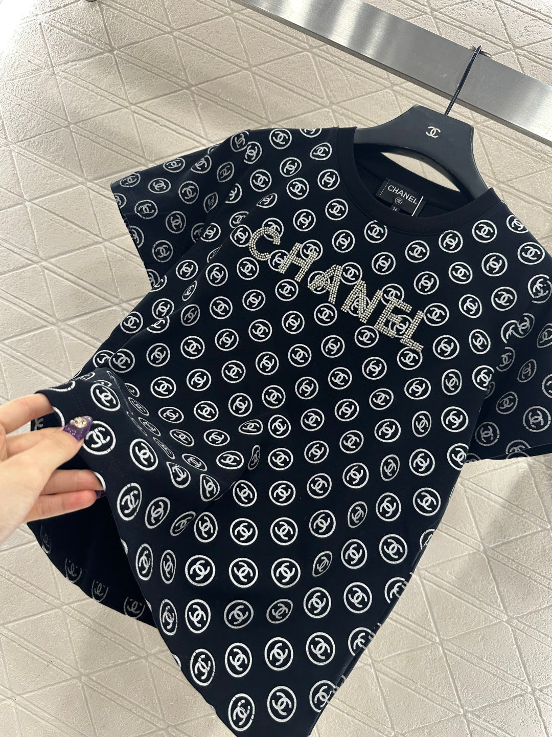 Round neck printed bead binding 𝑇𝑒𝑒