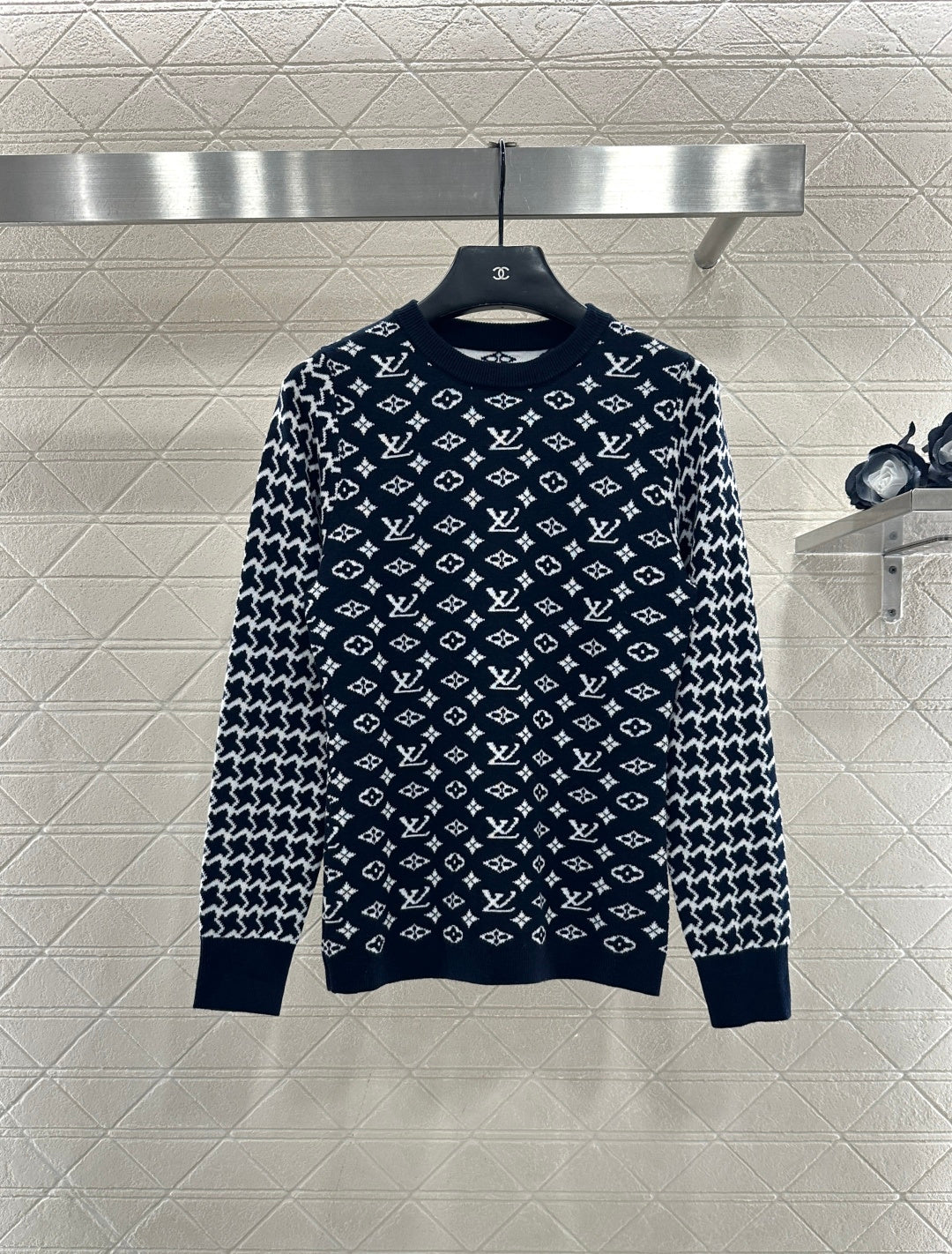 Jacquard round neck long sleeved sweater