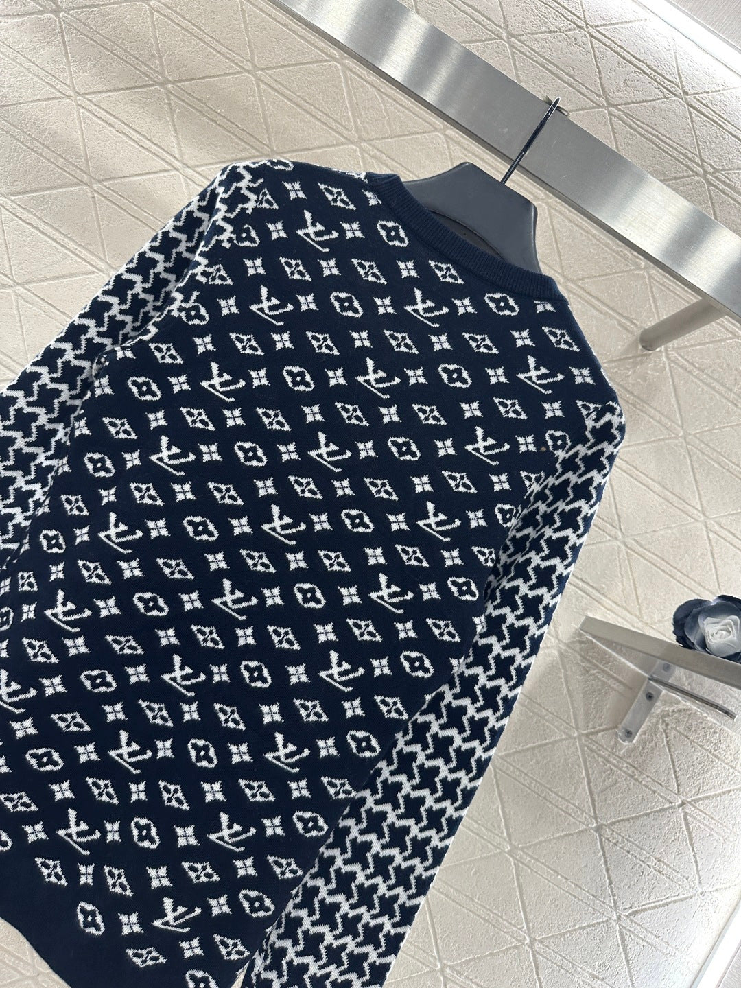 Jacquard round neck long sleeved sweater