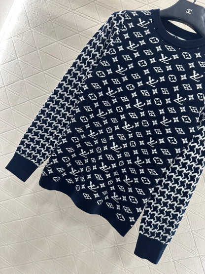 Jacquard round neck long sleeved sweater