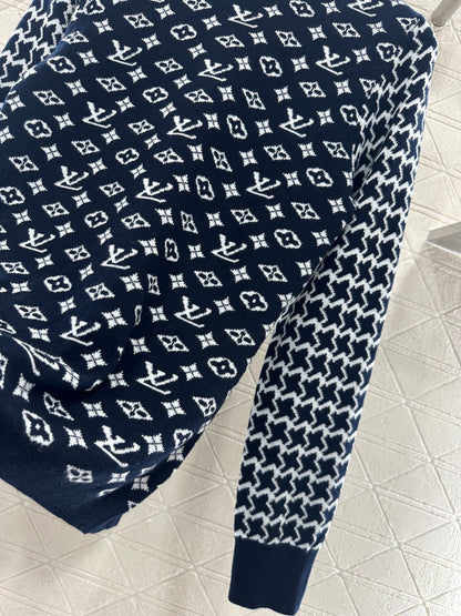 Jacquard round neck long sleeved sweater