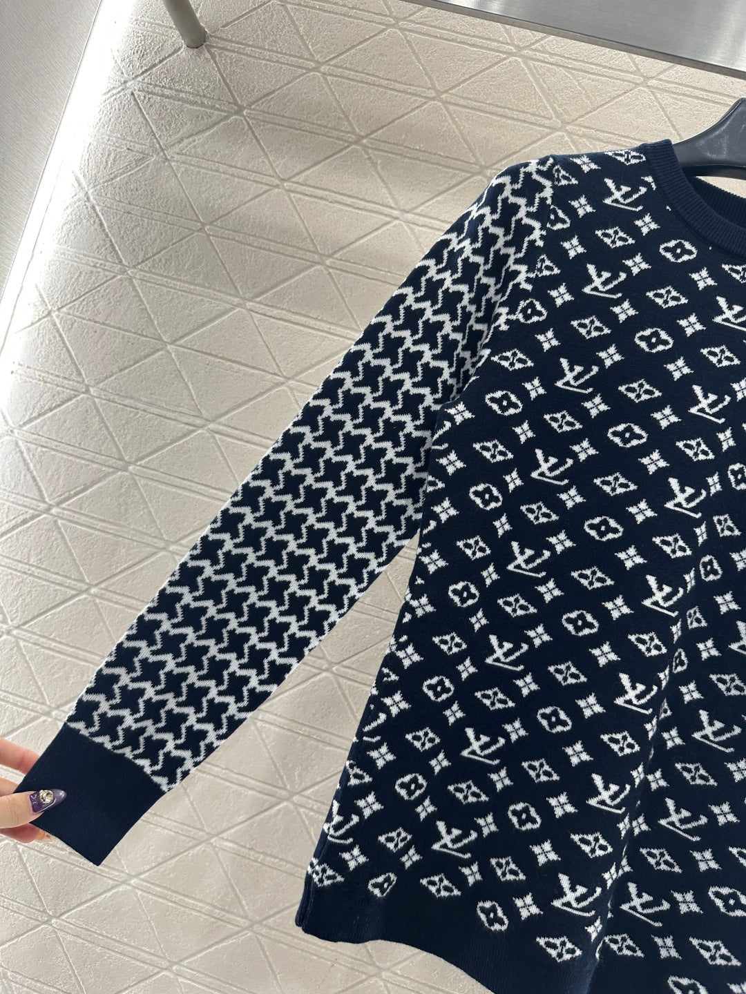 Jacquard round neck long sleeved sweater