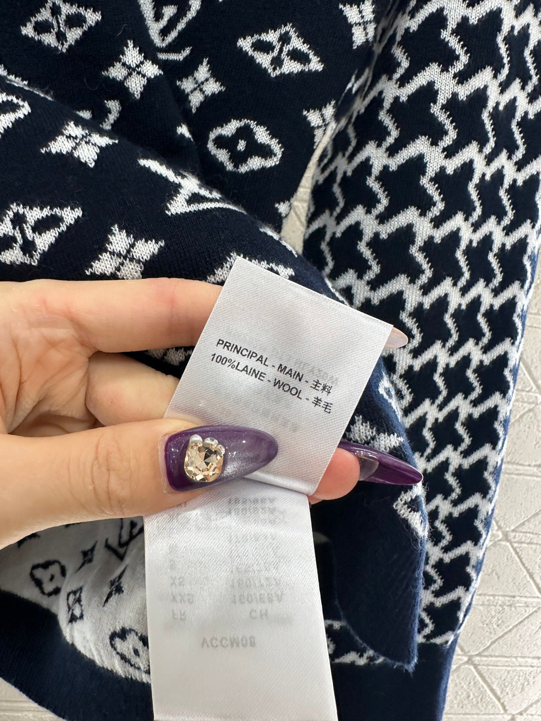 Jacquard round neck long sleeved sweater