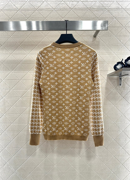 Jacquard round neck long sleeved sweater