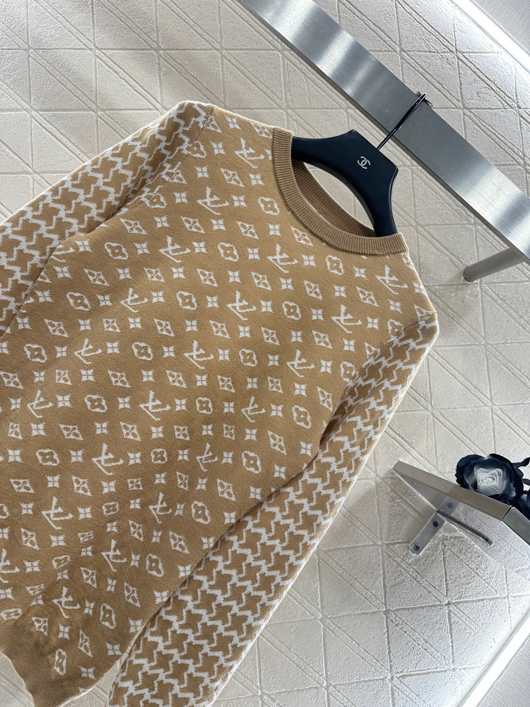 Jacquard round neck long sleeved sweater