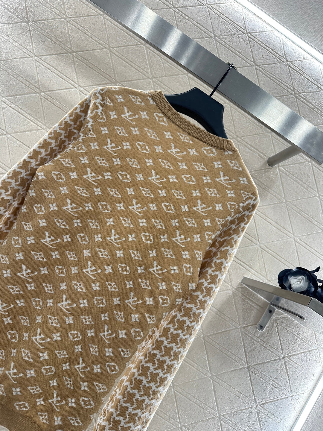 Jacquard round neck long sleeved sweater