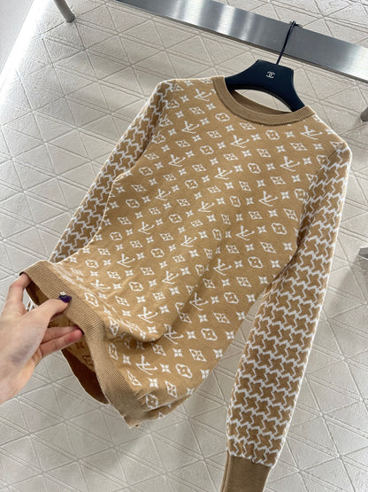 Jacquard round neck long sleeved sweater