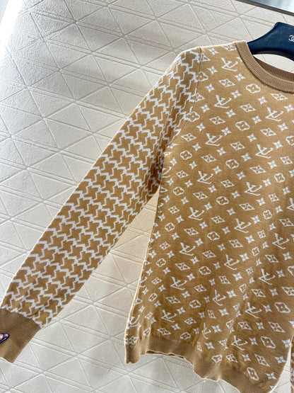 Jacquard round neck long sleeved sweater