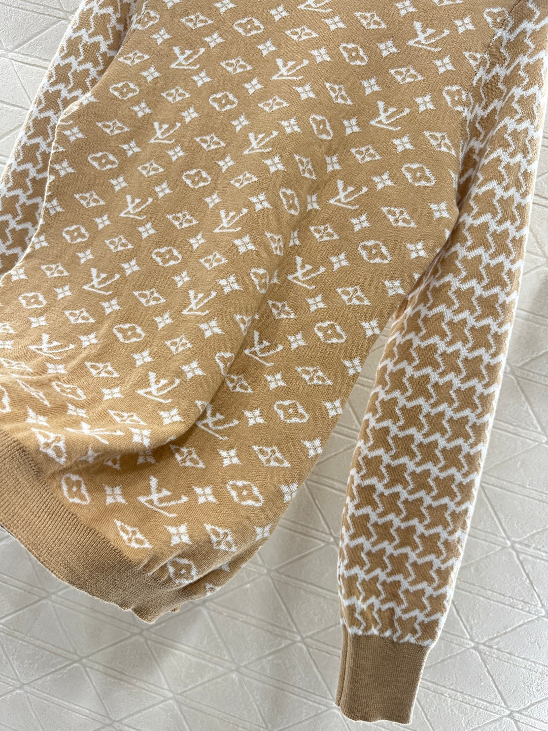 Jacquard round neck long sleeved sweater