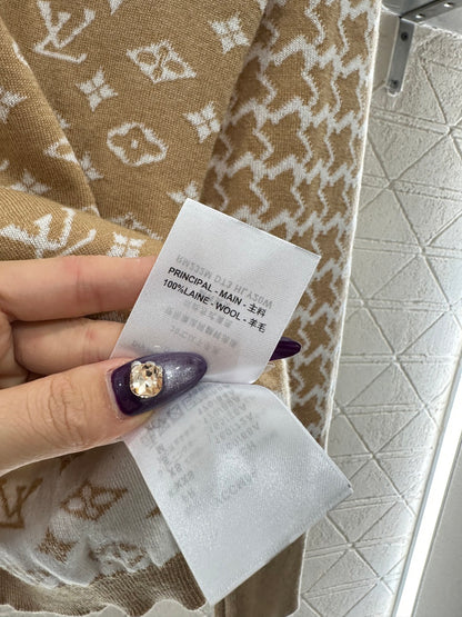 Jacquard round neck long sleeved sweater