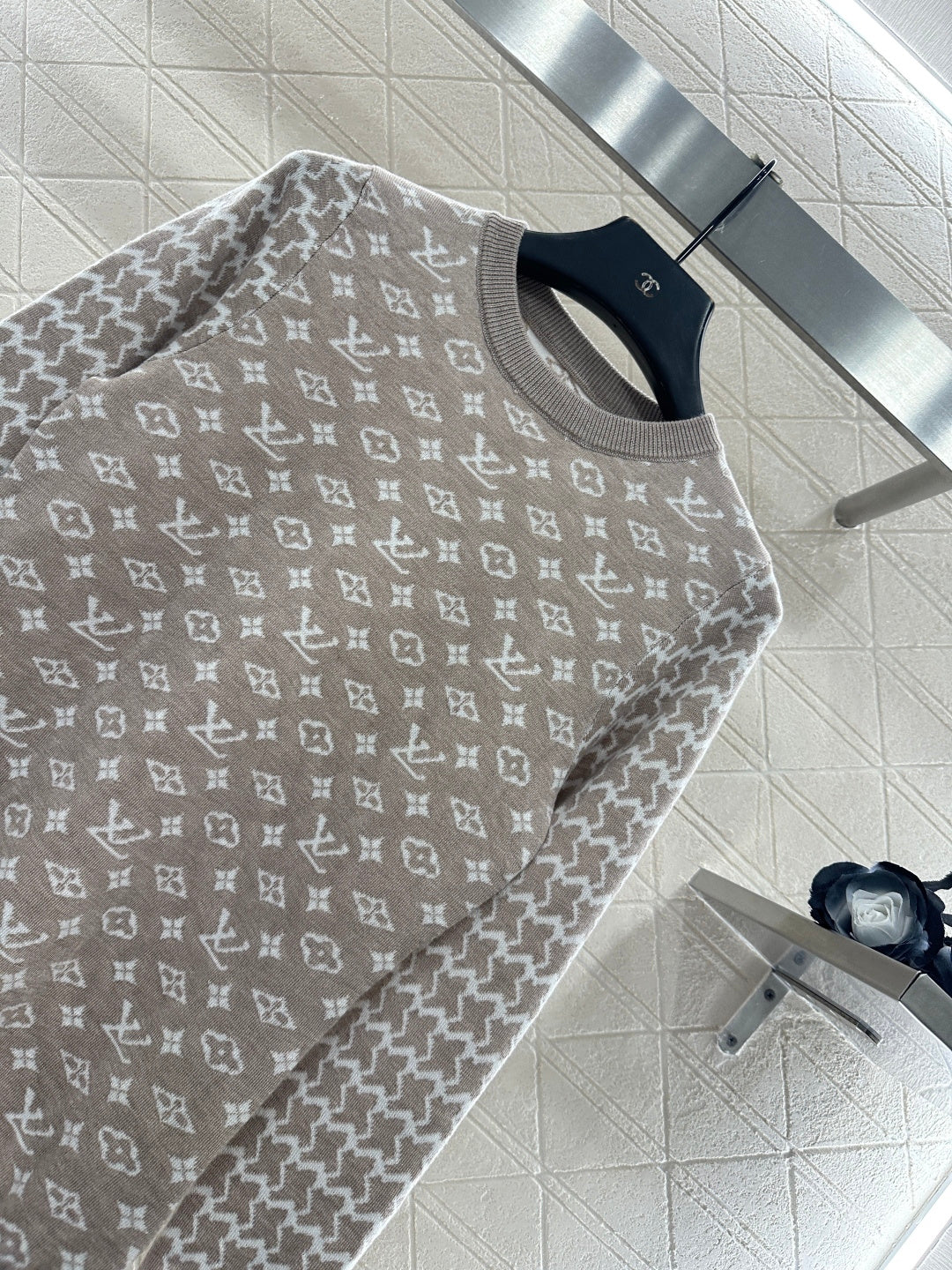 Jacquard round neck long sleeved sweater