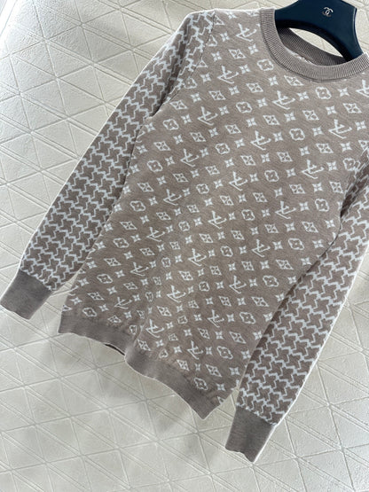 Jacquard round neck long sleeved sweater