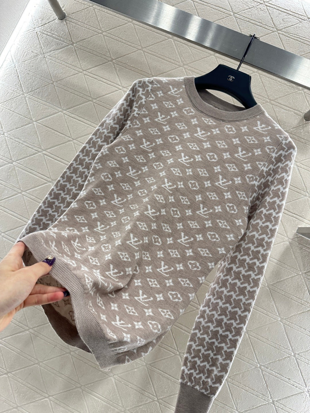 Jacquard round neck long sleeved sweater