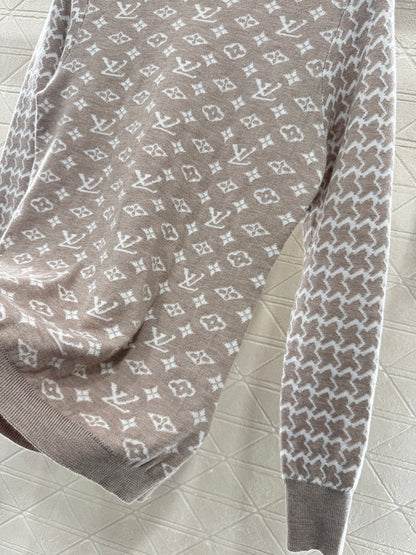 Jacquard round neck long sleeved sweater