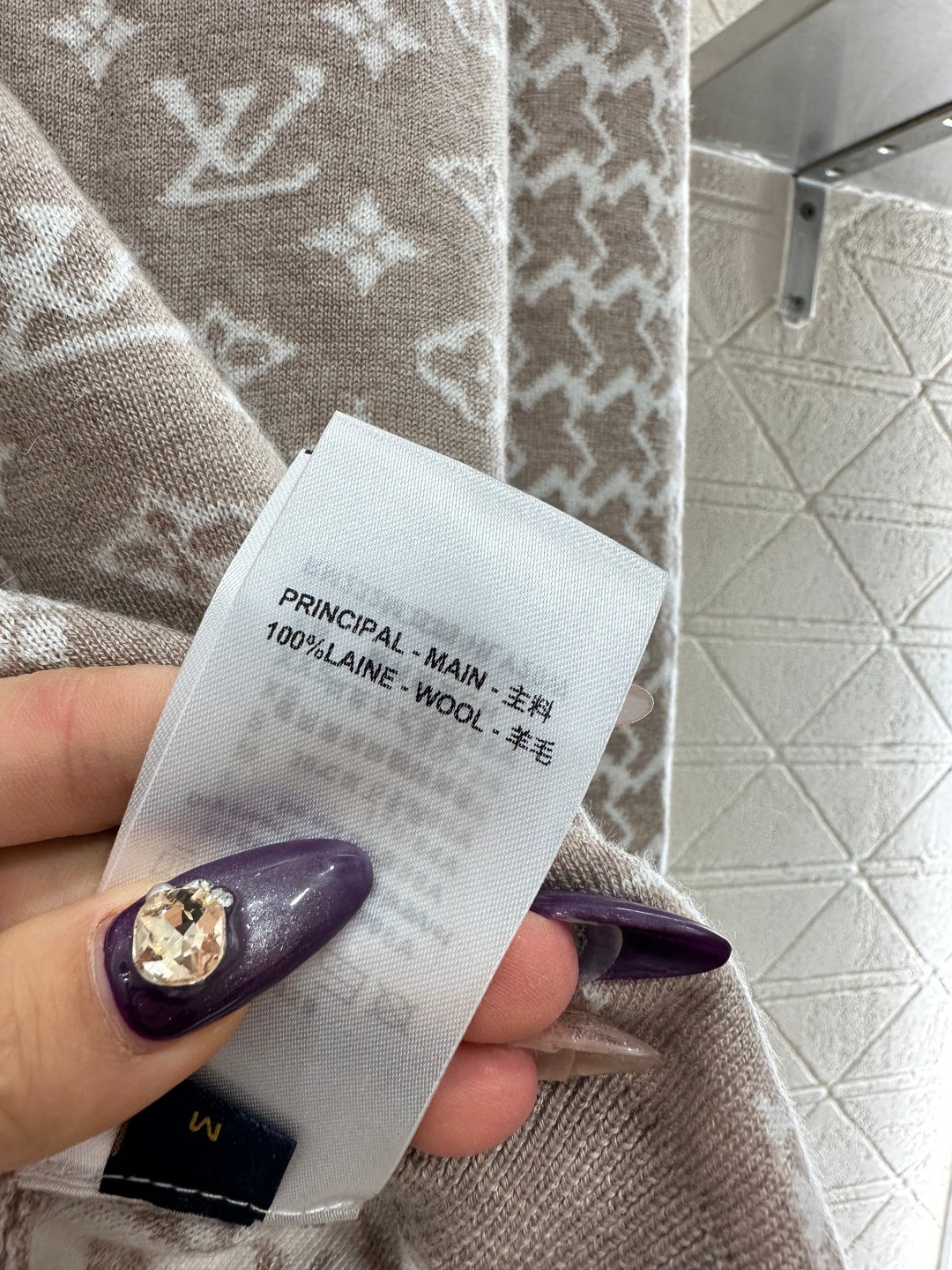 Jacquard round neck long sleeved sweater