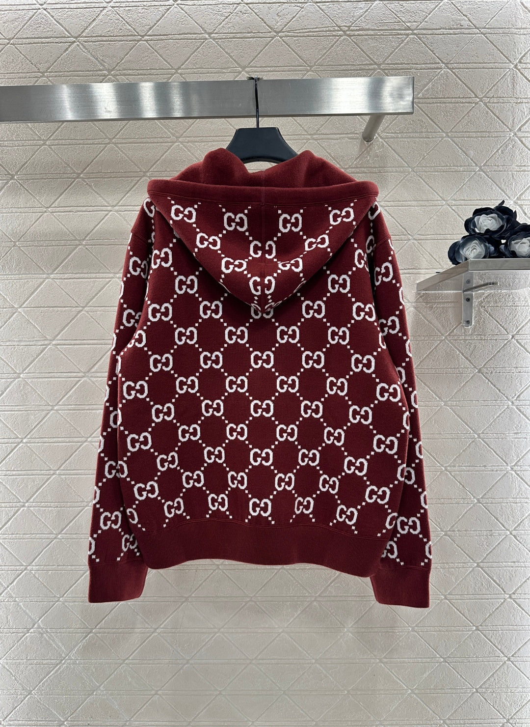 Wear a double G jacquard knitted hooded jacket on both sides