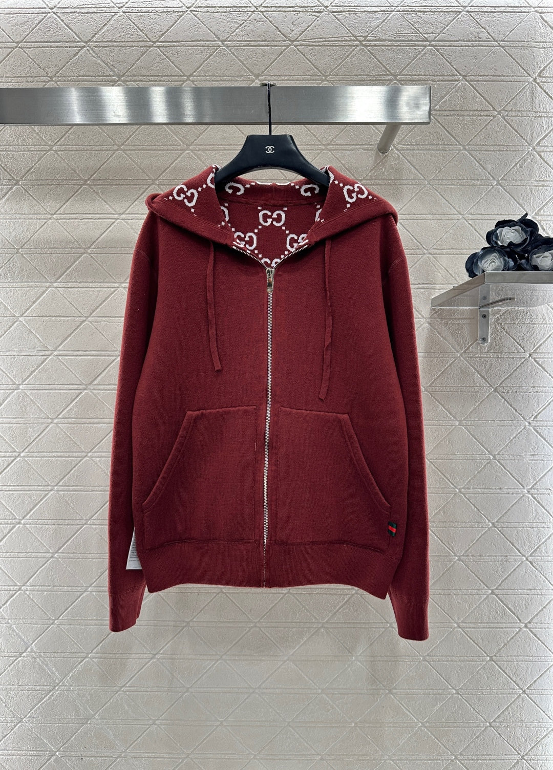 Wear a double G jacquard knitted hooded jacket on both sides