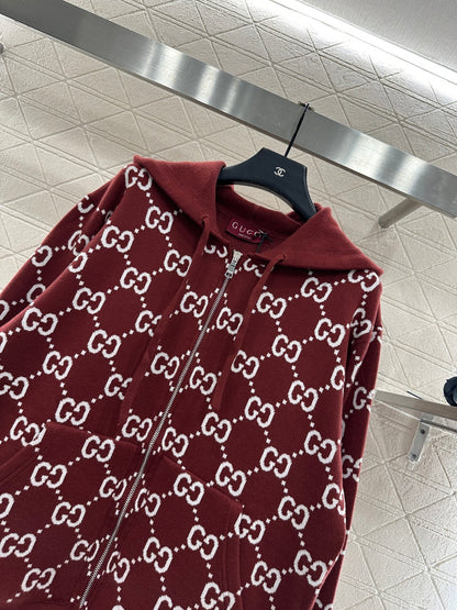 Wear a double G jacquard knitted hooded jacket on both sides