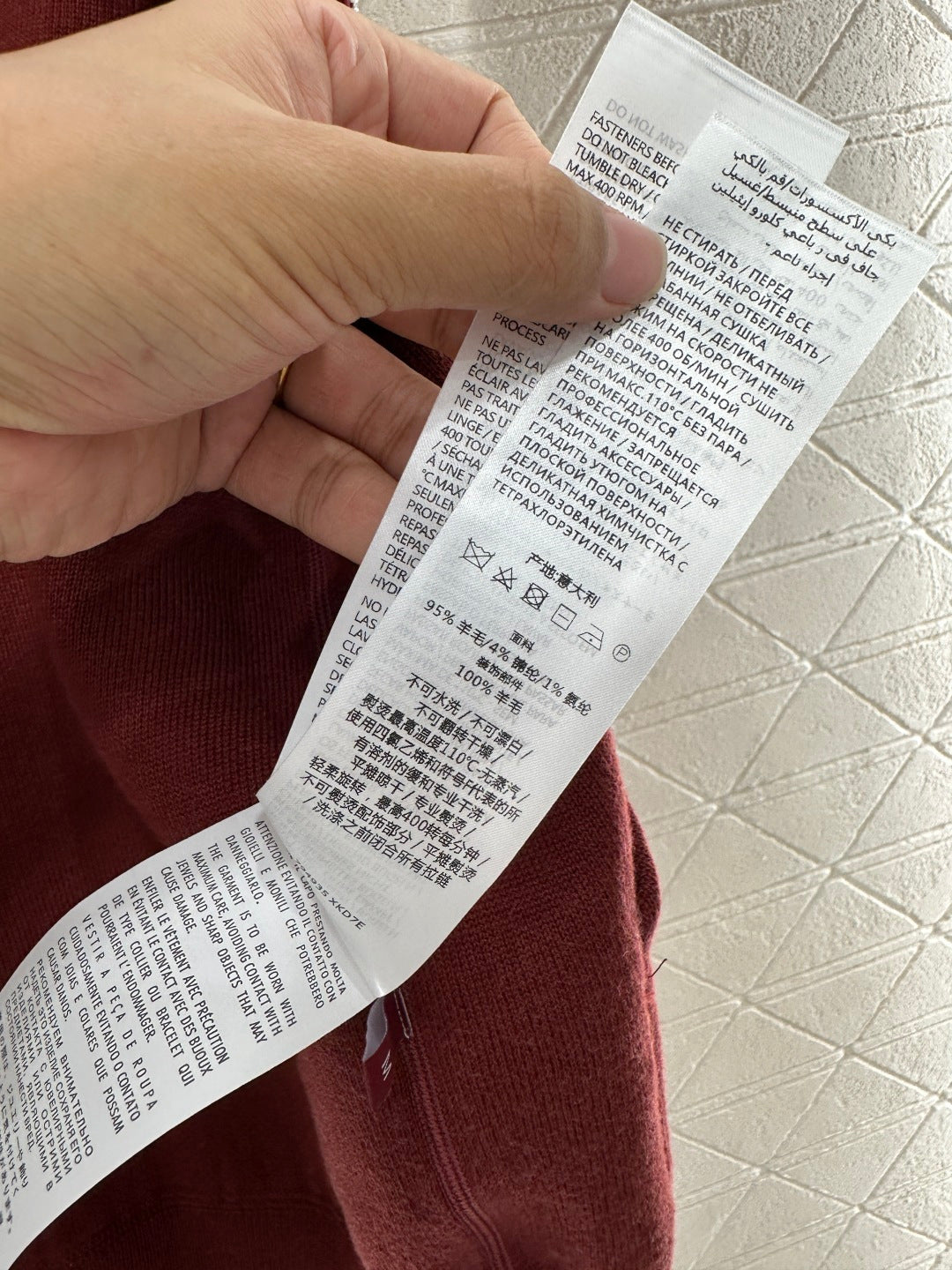 Wear a double G jacquard knitted hooded jacket on both sides