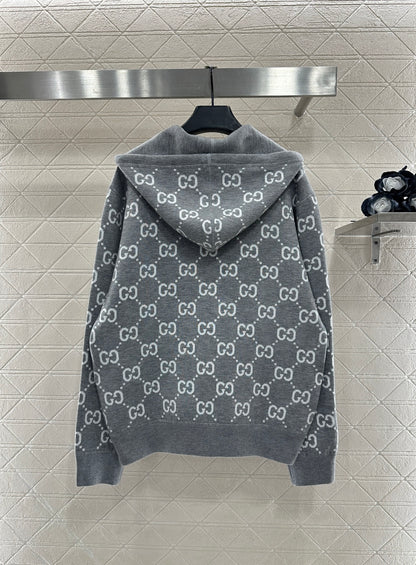 Wear a double G jacquard knitted hooded jacket on both sides