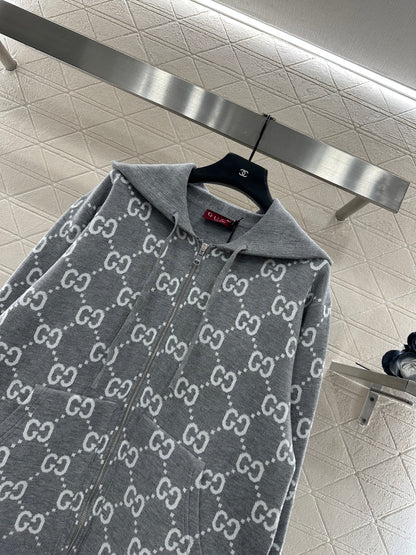 Wear a double G jacquard knitted hooded jacket on both sides