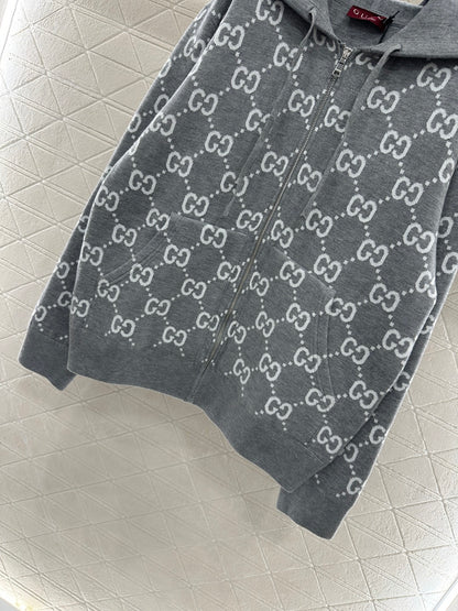 Wear a double G jacquard knitted hooded jacket on both sides