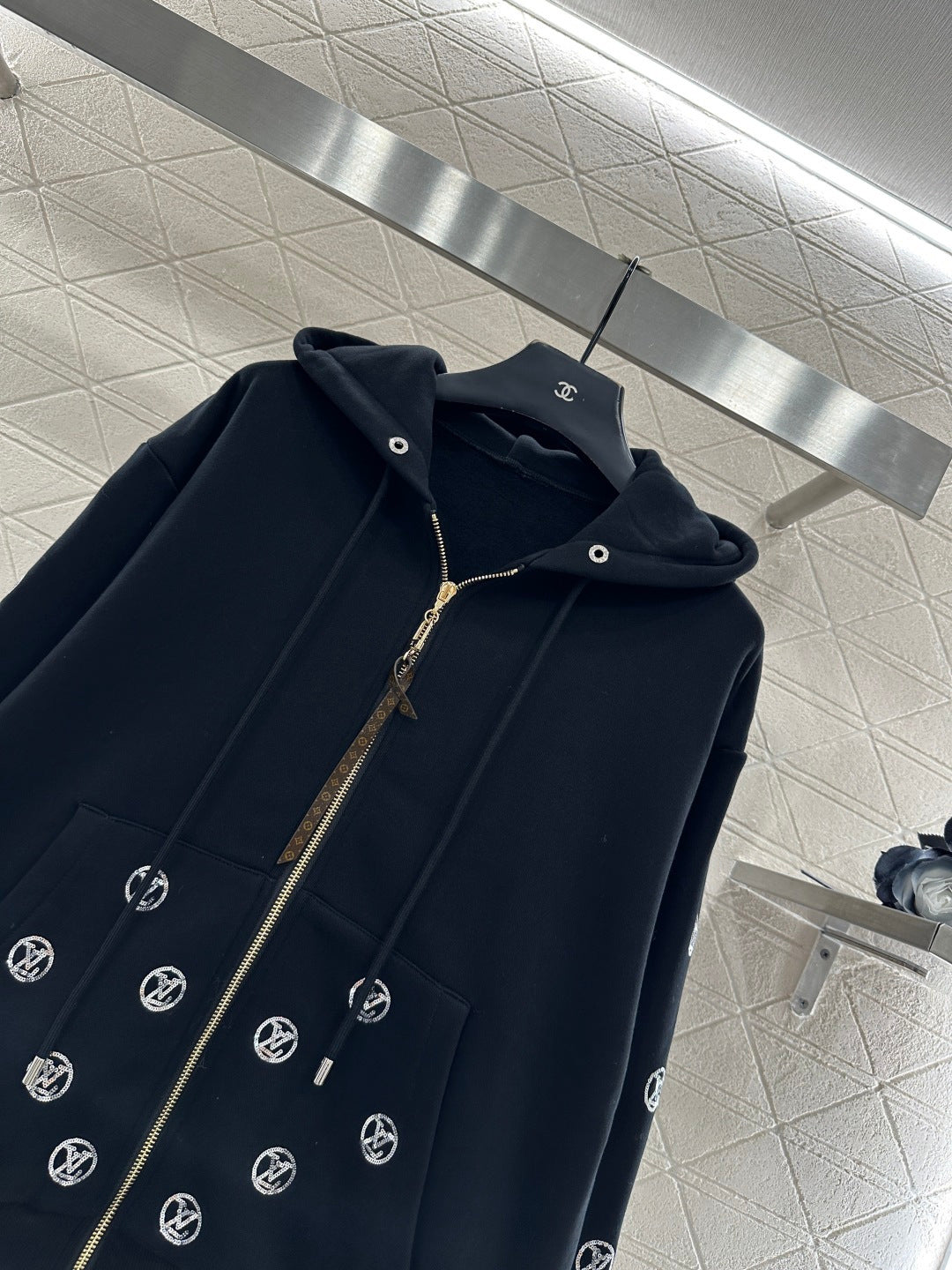 Hooded sequin logo set