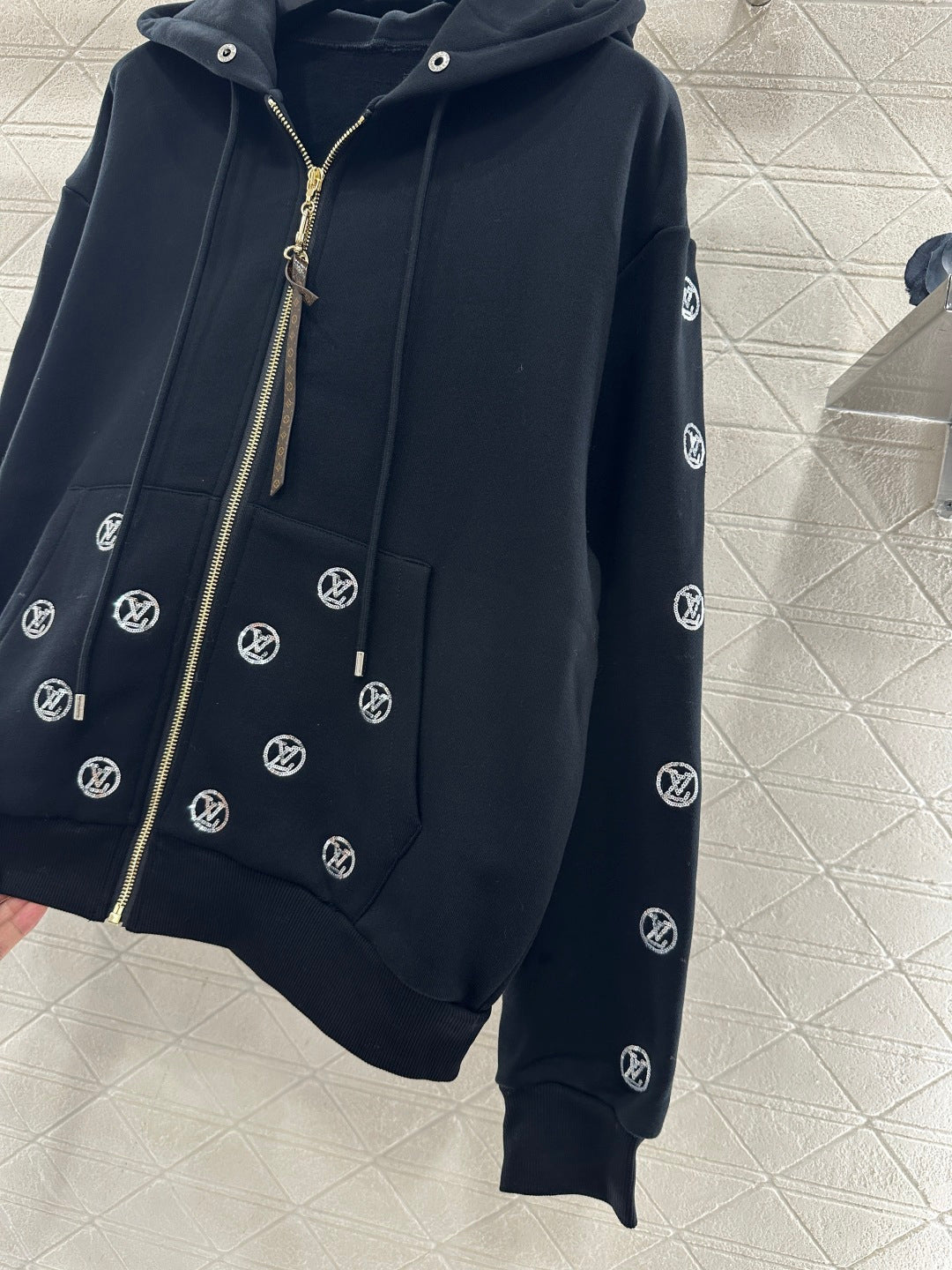 Hooded sequin logo set