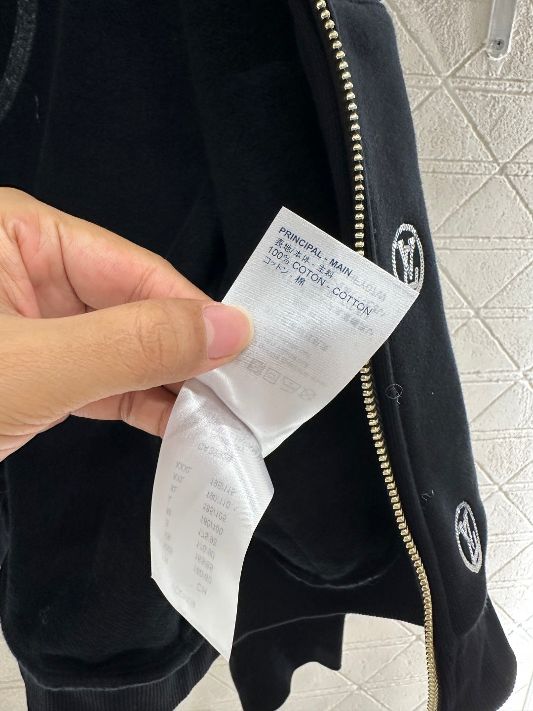 Hooded sequin logo set