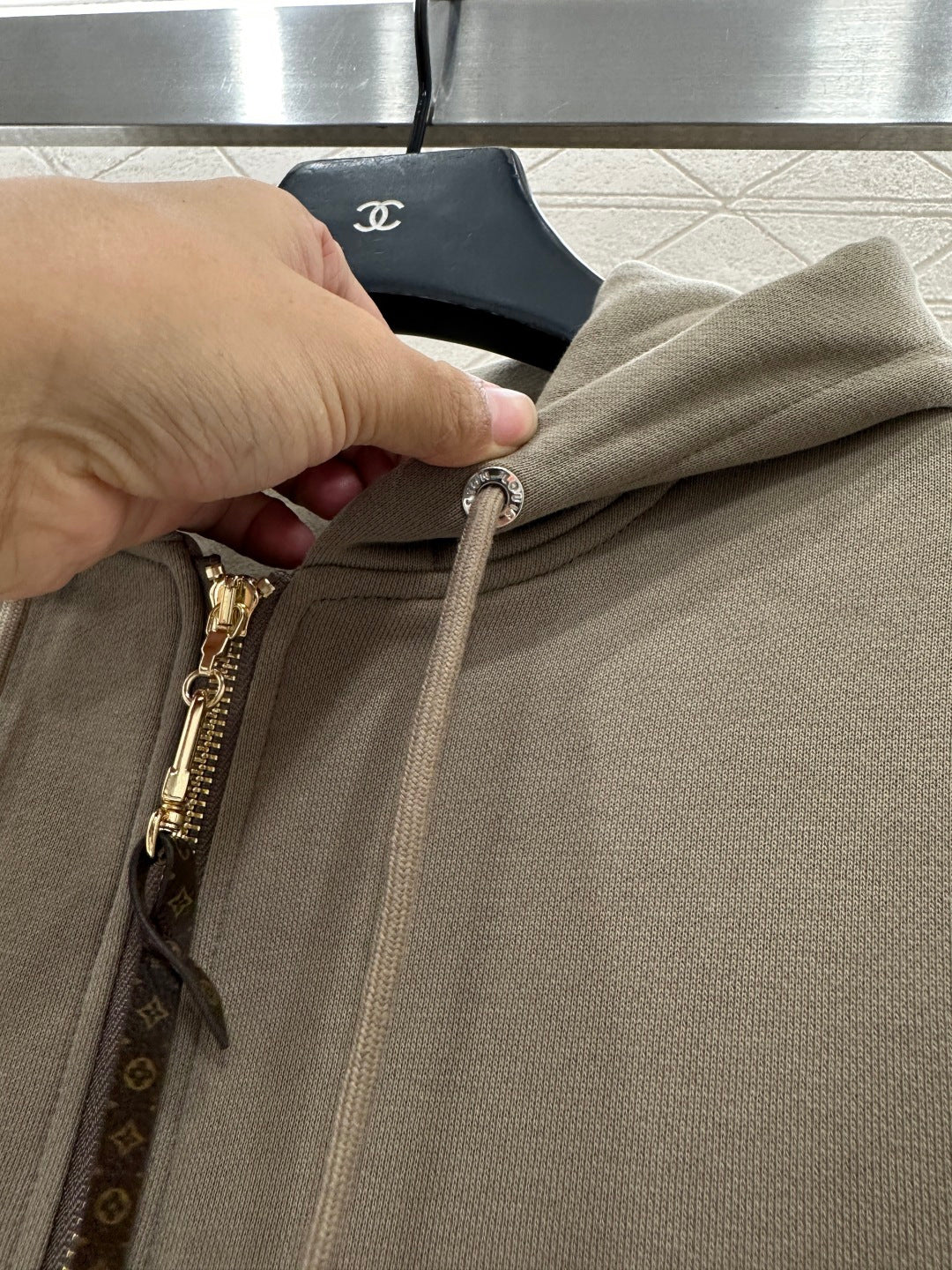 Hooded sequin logo set