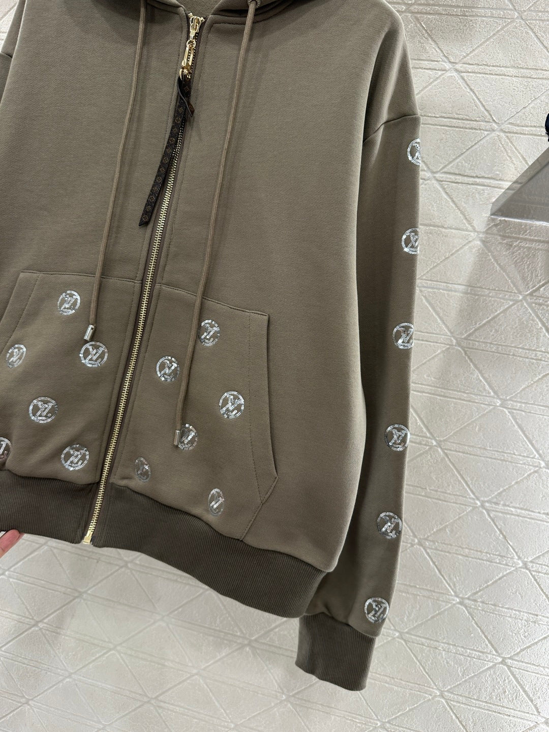 Hooded sequin logo set