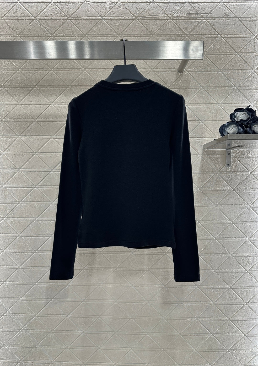 Suede round neck nail bead long sleeved shirt