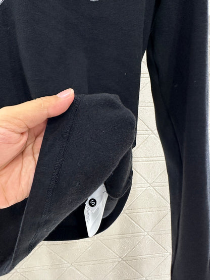 Suede round neck nail bead long sleeved shirt